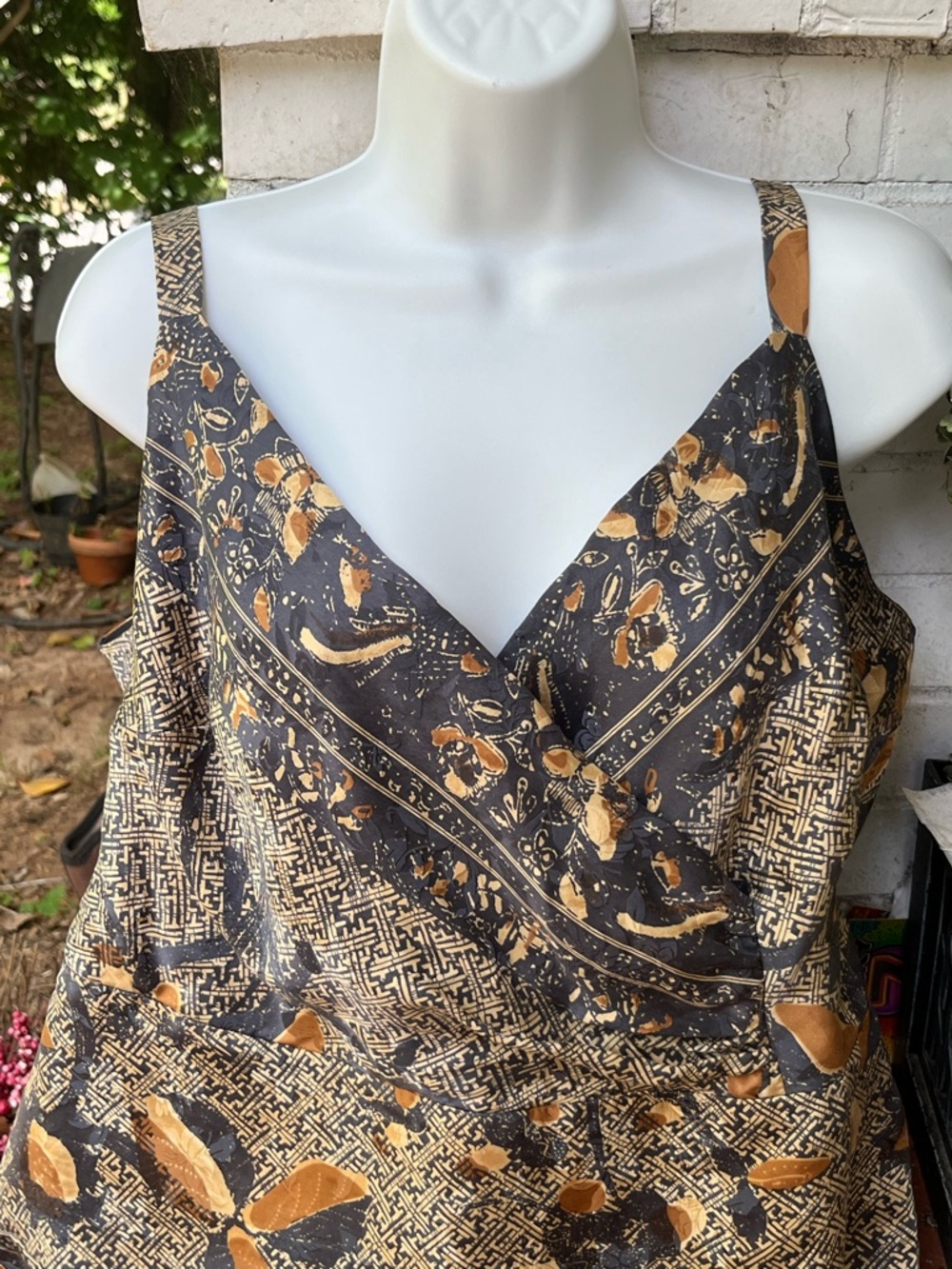 Ashley Stewart Silk- Black & Tan V-Neck Summer Sleeveless Top. Plus Size 16
